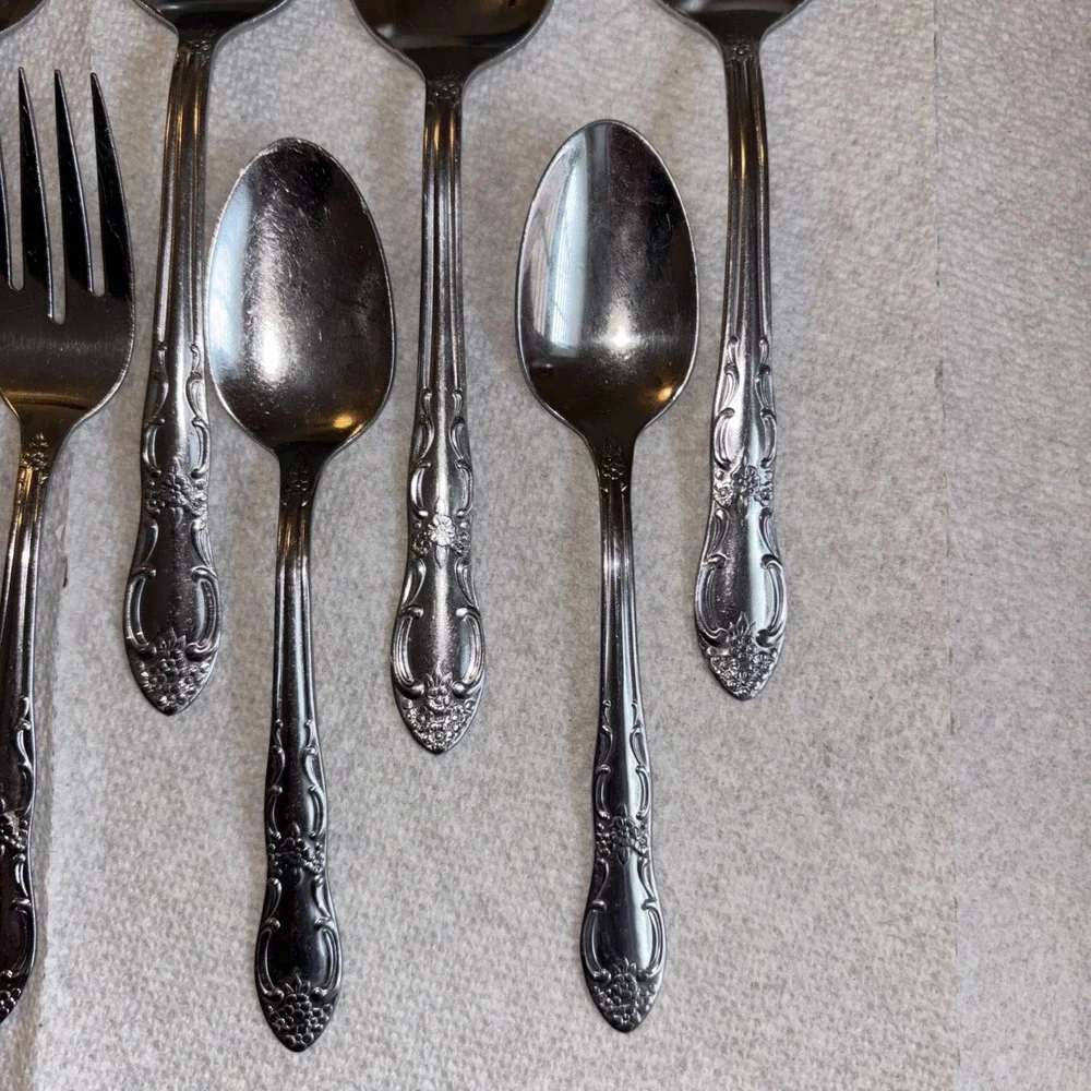 ONEIDA ROSEWOOD STAINLESS FLATWARE FLORAL SCROLLS TABLESPOONS, TEASPOONS, FORKS